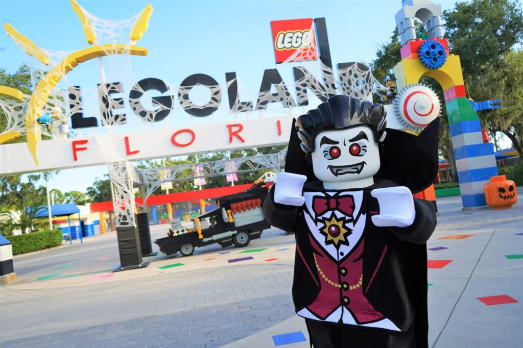 113922 BrickorTreatLegoland 2025 Easy Resize.com