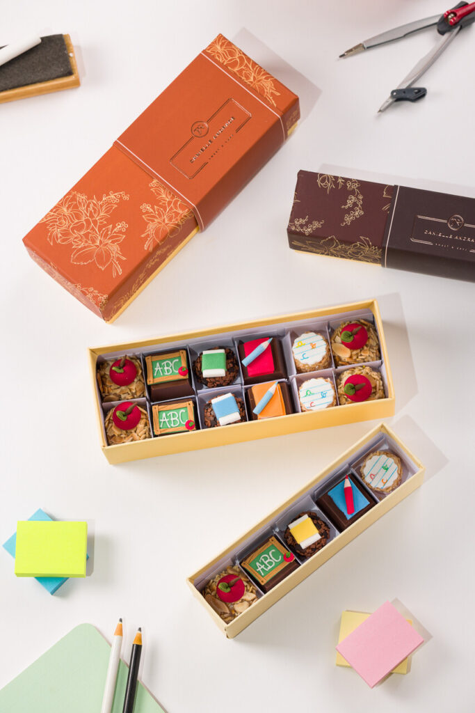 CAIXAS PRESENTE P e M COM DOCES DECORADOS Easy Resize.com