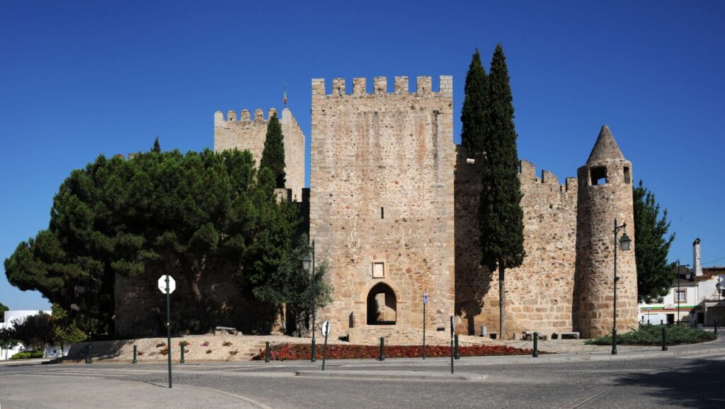 Castelo de Alter do Chao credito Turismo do Alentejo Easy Resize.com