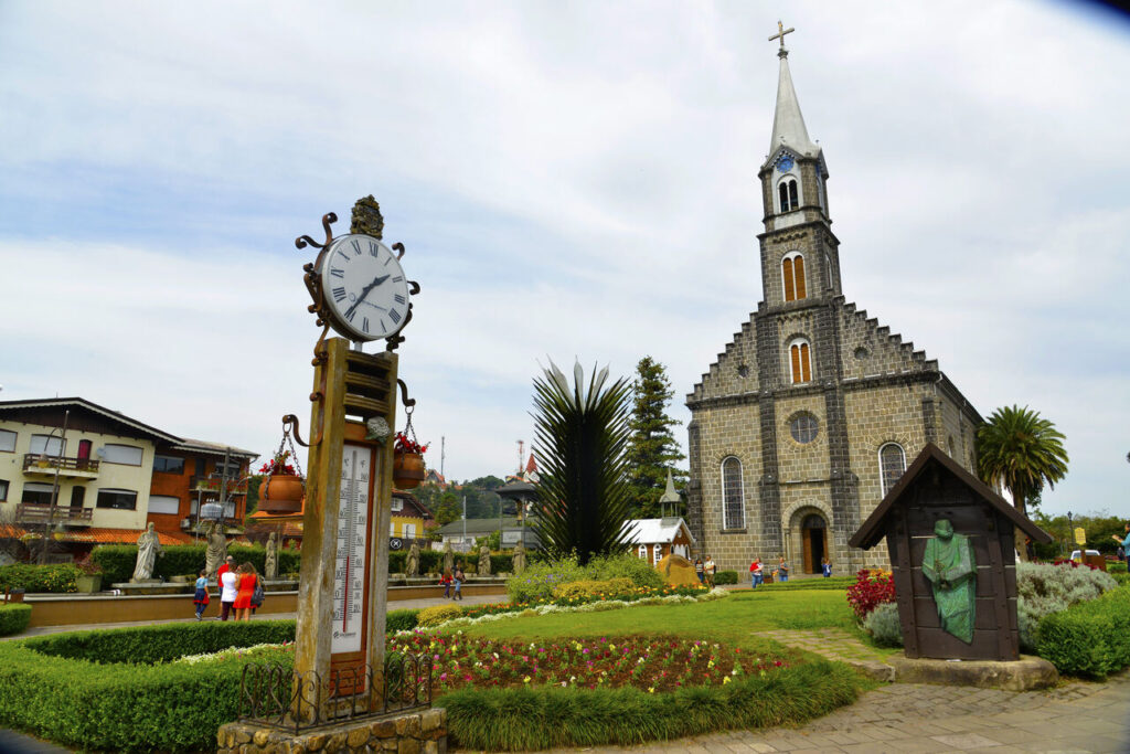 Igreja Matriz SaoPedro Gramado RS credito Renato Soares MTUR Easy Resize.com