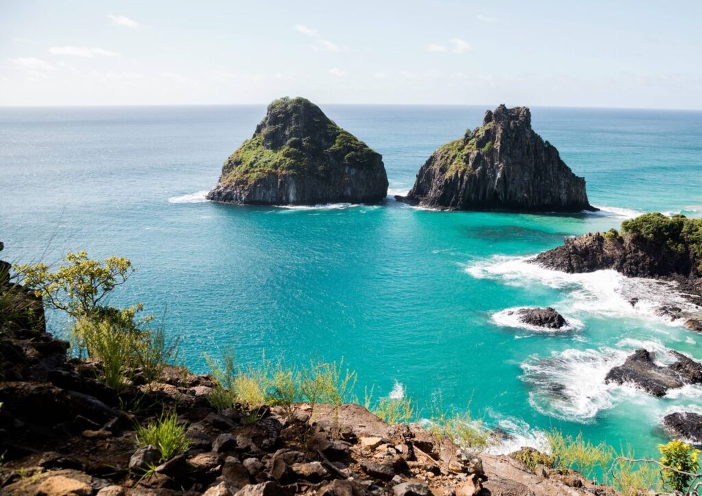 Morro dos dois irmaos Fernando de Noronha PE credito Bruno Lima MTUR Easy Resize.com