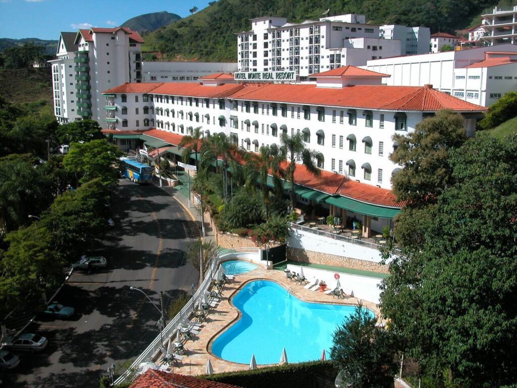 Fachada do Hotel 113 Easy Resize.com