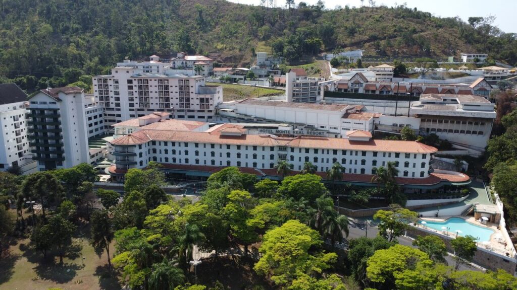 Fachada do Hotel 3 Easy Resize.com