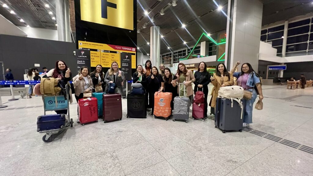 Grupo de excursionistas na viagem a Coreia do Sul Easy Resize.com