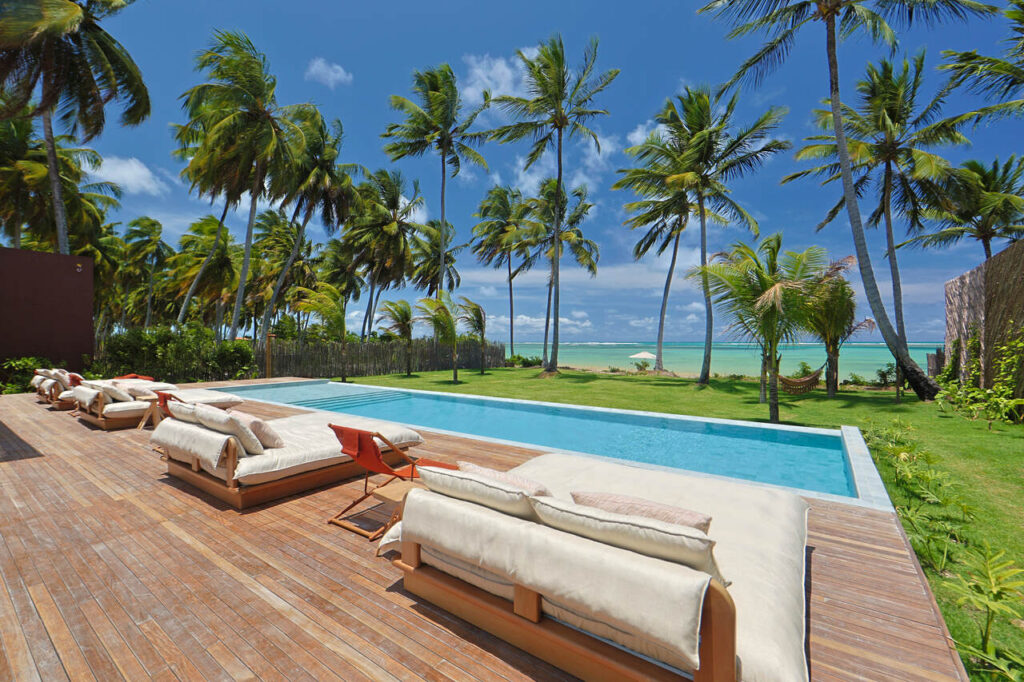 Piscina do hotel Easy Resize.com