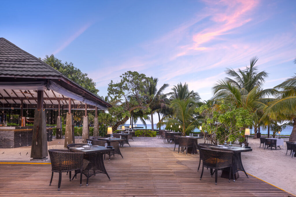 Páscoa nas Maldivas: celebrações à beira-mar nos resorts Adaaran 11 10 Thaava Restaurant ARPP1641 Edit Easy Resize.com