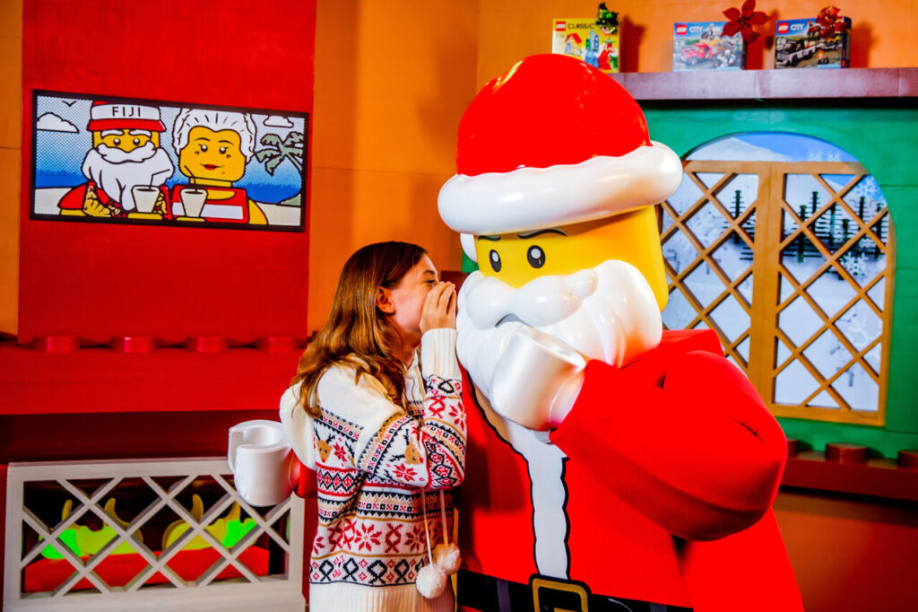 Orlando celebra a temporada de fim de ano com 70 dias de festividades 5 113922 holiday talking to santa Easy Resize.com