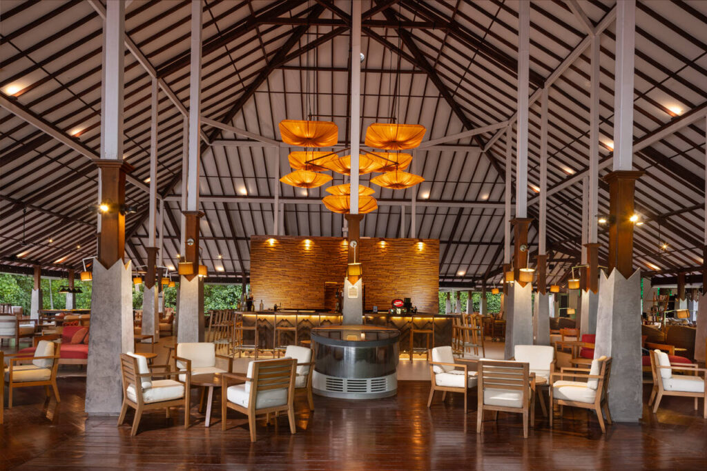 Páscoa nas Maldivas: celebrações à beira-mar nos resorts Adaaran 2 15 Halaboli Bar 1 Easy Resize.com