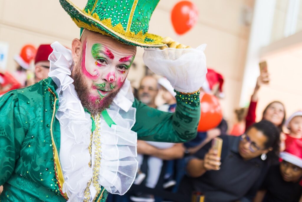 Chegada do Papai Noel na Grande São Paulo e no Rio de Janeiro tem passeios em carro aberto, bandas natalinas e personagens lúdicos 2 @nortefilmes @danylomarttins 109 Easy Resize.com