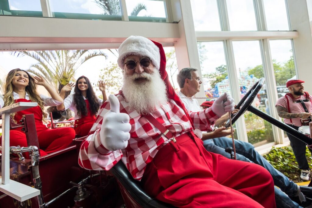 Papai Noel chega ao Mooca Plaza após desfile em carro aberto pelas ruas do Bairro da Mooca 2 @nortefilmes @danylomarttins 131 Easy Resize.com