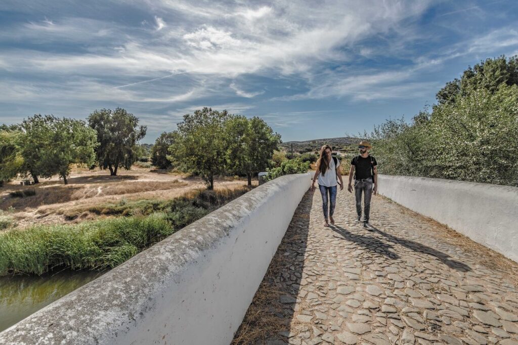 Caminhar pelo Alentejo é o melhor jeito de descobrir a essência da região 3 Caminhadas pelo Alentejo Turismo do Alentejo1 Easy Resize.com