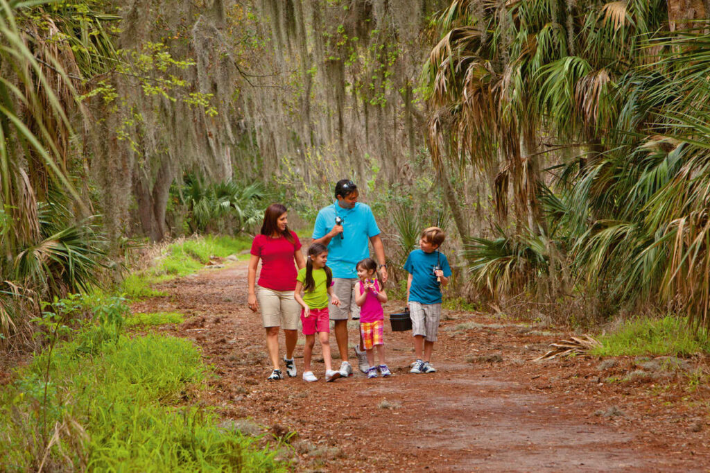 Centro de Boas-Vindas Visit Central Florida: porta de entrada para aventura e economia 3 CircleBBar family path fish Easy Resize.com