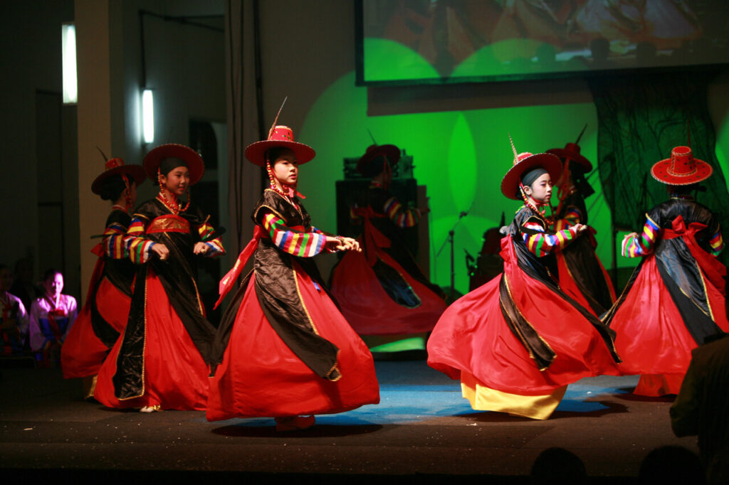 3º Festival do Dia do Kimchi celebra prato tradicional coreano com feira gastronômica, shows de K-Pop e programação cultural recheada de atrações 4 Danca coreana Foto Jonas Chun 003 Easy Resize.com