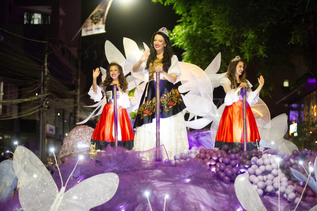 Festa da Uva 2026 celebra os 150 anos da imigração italiana 2 Desfile 15022024 credito Julio Soares 10 Easy Resize.com