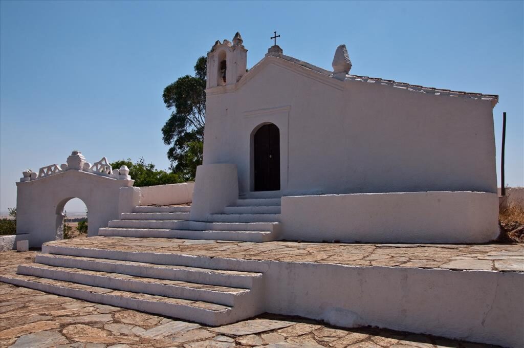Caminhar pelo Alentejo é o melhor jeito de descobrir a essência da região 10 Ermida N S Aracelis Castro Verde Turismo do Alentejo Easy Resize.com