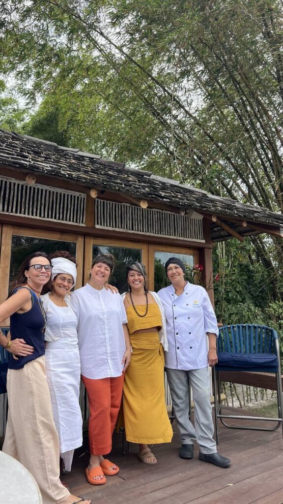 Pousada estrela d’água convida as chefs neka menna barreto e katia lyra para criarem o novo menu de seus restaurantes 2 Evelyn Gavioli Neka Menna Barreto Katia Lyra Priscila Nonaka e Maria de Fatima Moraes da Silva Easy Resize.com