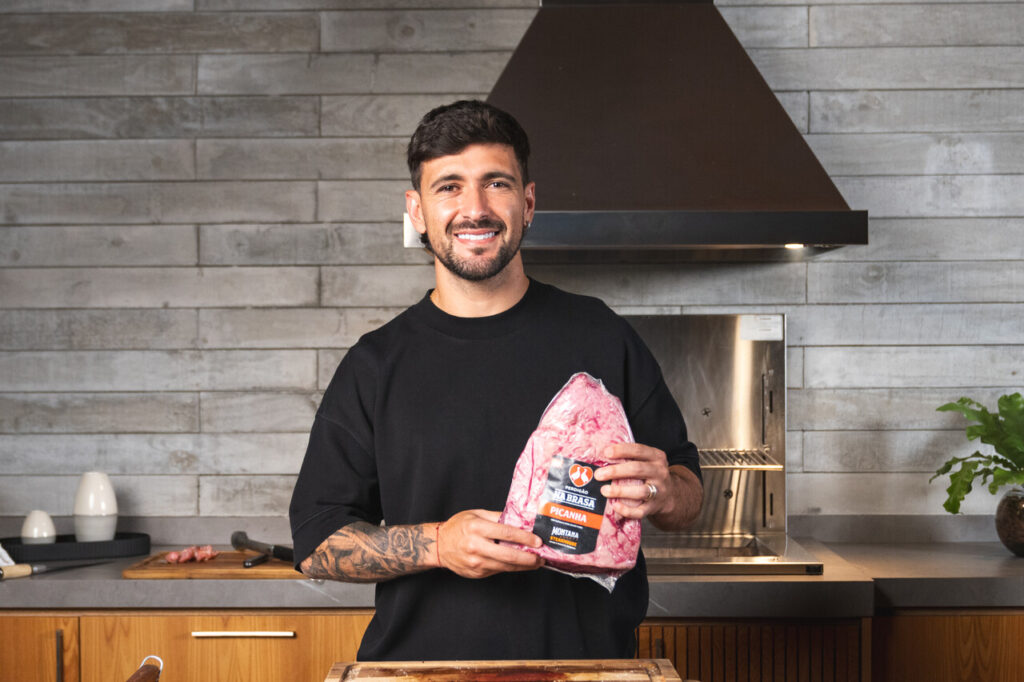 Arrascaeta convida atacante Pedro para um churrasco com Perdigão Na Brasa 2 IMG 6940 Easy Resize.com