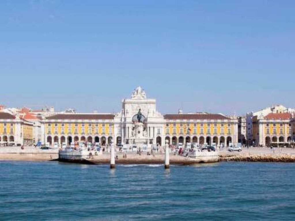 Campanha vai até 30/11 e traz condições especiais para quem quer garantir as próximas férias com preços imperdíveis 5 Praca do Comercio redito Turismo de Lisboa Easy Resize.com