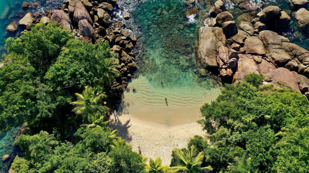Antecipe o verão no Litoral Norte de São Paulo no feriado de 20 de novembro 2 Praia do Portugues Ubatuba credito Bruno Amir Dacier Lobato de Almeida Easy Resize.com