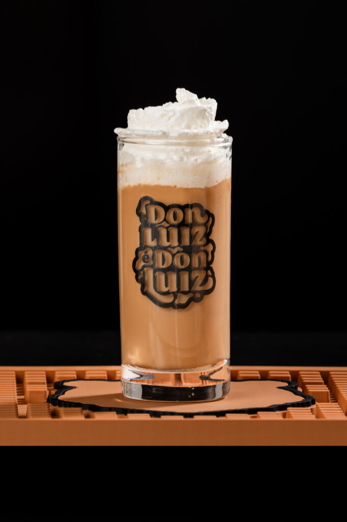 Ceia de Natal com toque autêntico: 7 receitas de sobremesas criativas e shot drinks à base de doce de leite para celebrar o fim de ano 7 Shot Deguste a vida como ela e Easy Resize.com