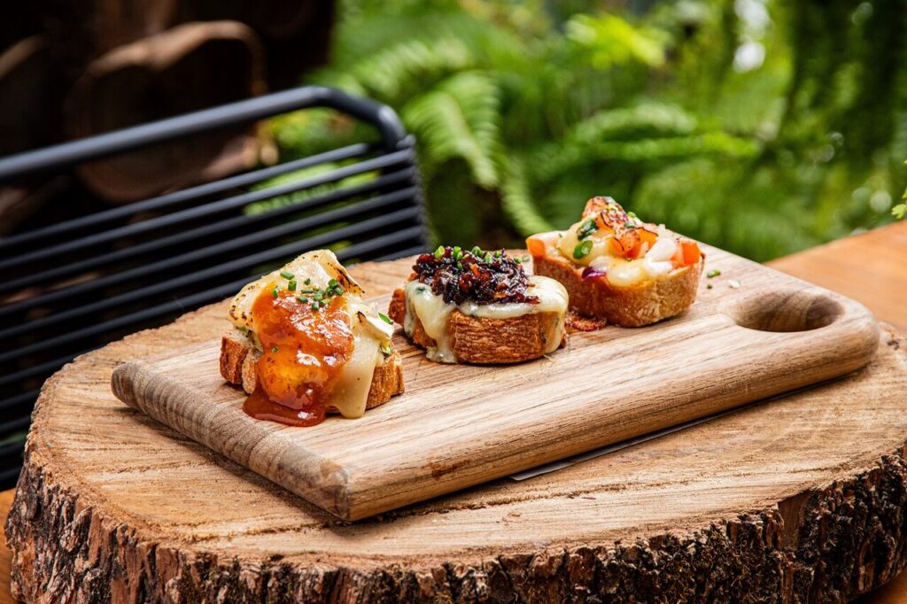 Festival Bom Gourmet estreia em São Paulo com menus completos a preços fixos 2 Trio de Bruschetta . Maracuja setembro 25 65 B Easy Resize.com