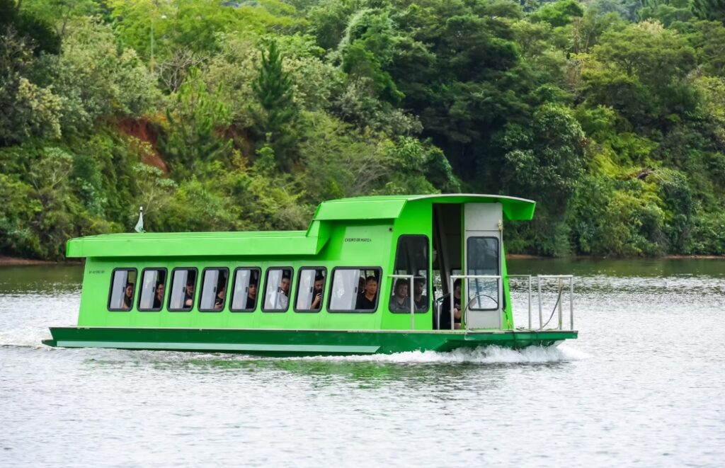 Eco Resort em Mairiporã é destino turístico para esportes aquáticos em meio a Mata Atlântica 7 barco refugio