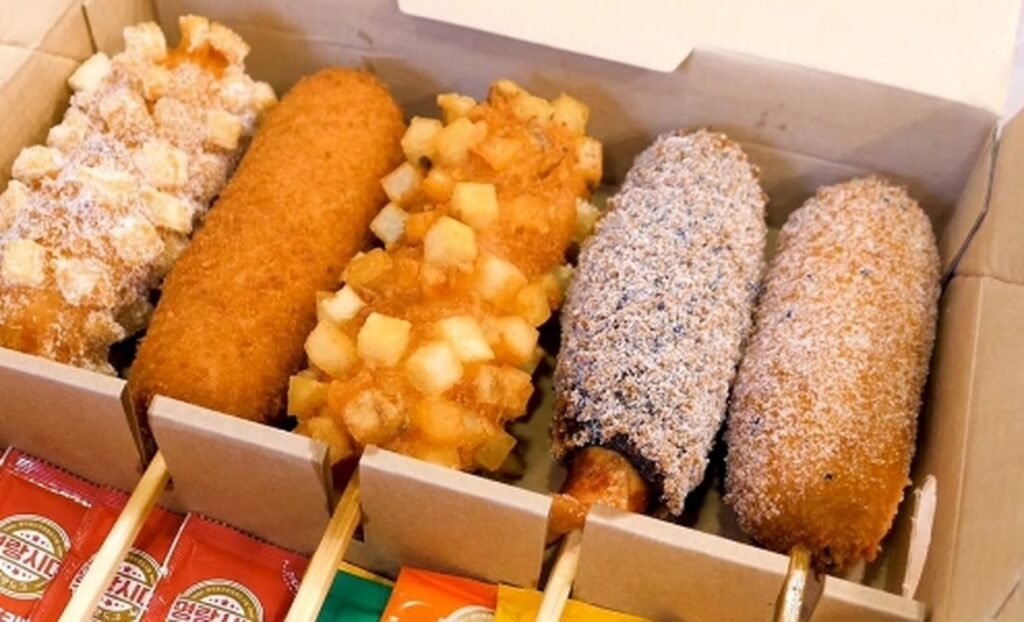 3º Festival do Dia do Kimchi celebra prato tradicional coreano com feira gastronômica, shows de K-Pop e programação cultural recheada de atrações 3 cachorro quente coreano Easy Resize.com