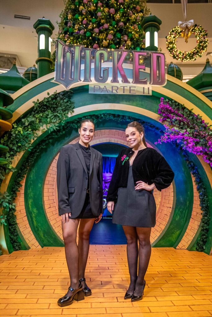 Sessão de fotos exclusiva e gratuita com atrizes do espetáculo musical e dubladoras oficiais do filme Wicked: Parte I e II acontece no Mooca Plaza 3 DAN 9323 1 Easy Resize.com