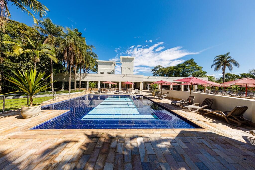 Serra Negra em alta: hotel histórico celebra mais de 80 anos de arquitetura clássica e se reinventa com lazer completo e piscina aquecida 2 GRSN 5709 Easy Resize.com