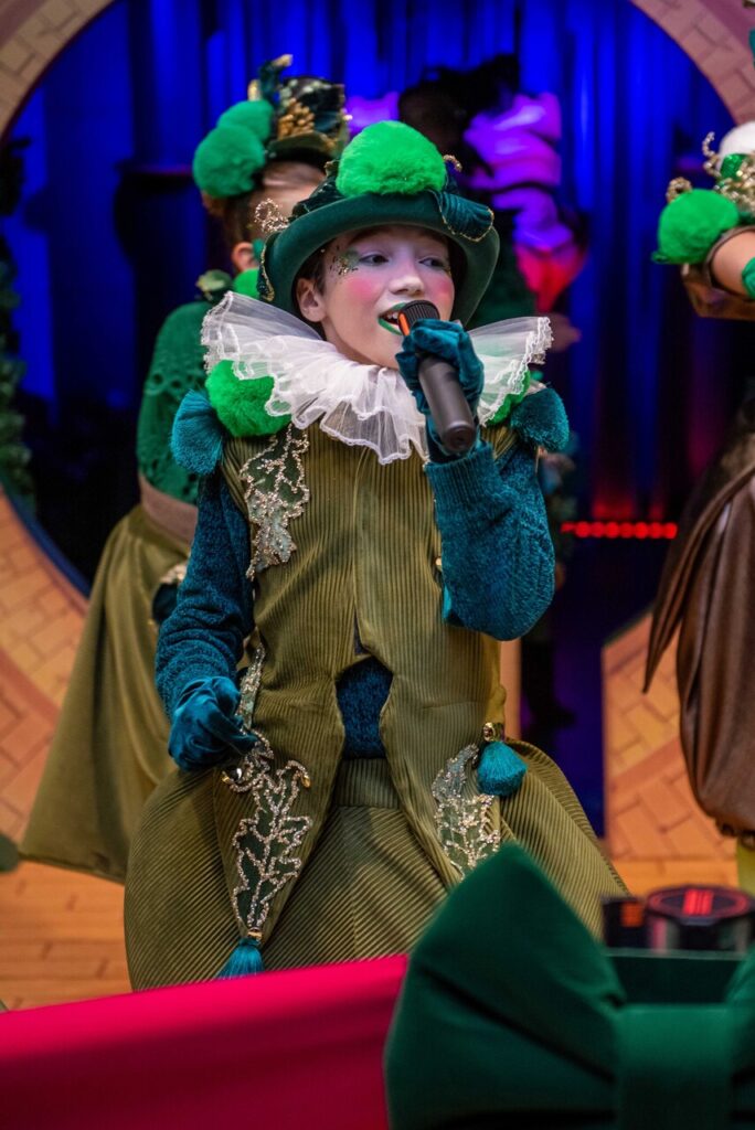 Miniparadas de Natal comandadas por Fernanda Chamma acontecem no Mooca Plaza Shopping 3 Paradas natalinas no Mooca Plaza 3 Easy Resize.com