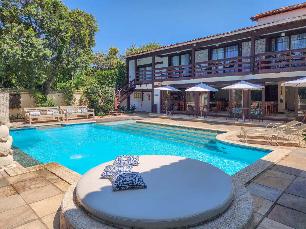 Fim de ano em Búzios: festas badaladas, celebrações intimistas, esportes e onde se hospedar 2 Piscina BM 12 Easy Resize.com