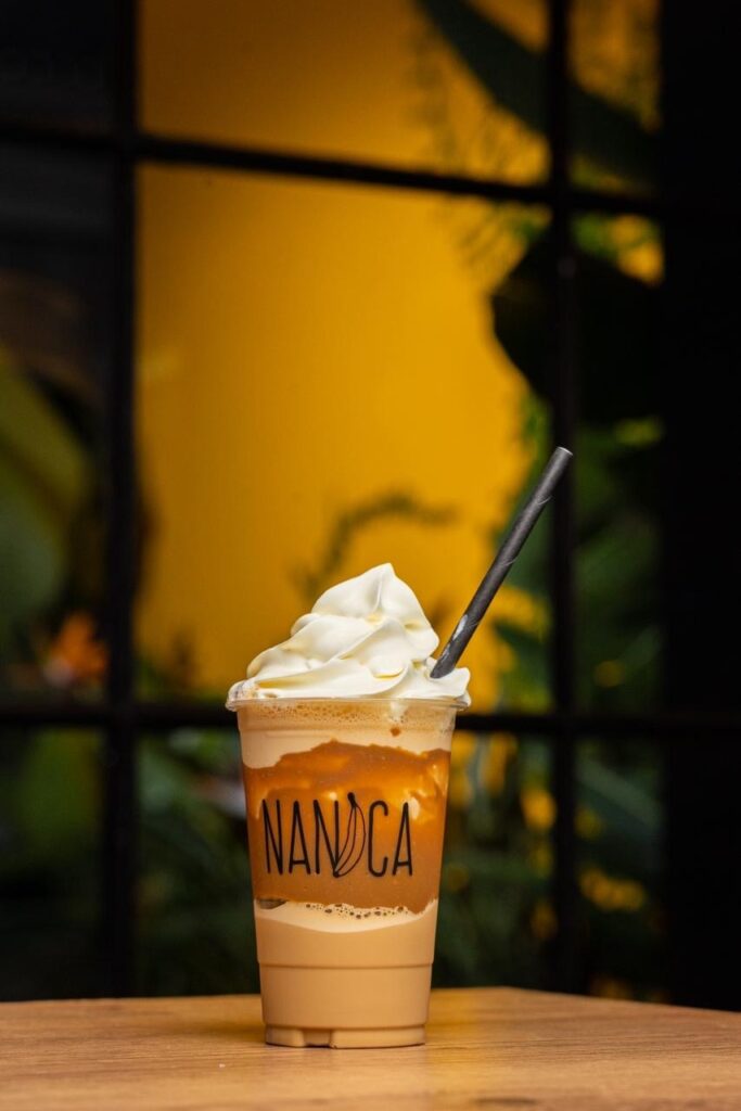 No Dia do Chocolate Quente, rede de franquias Nanica Brasil entra na disputa e aposta em bebidas que vão além da banoffee 3 Bebidas Nanica Brasil 2 Easy Resize.com