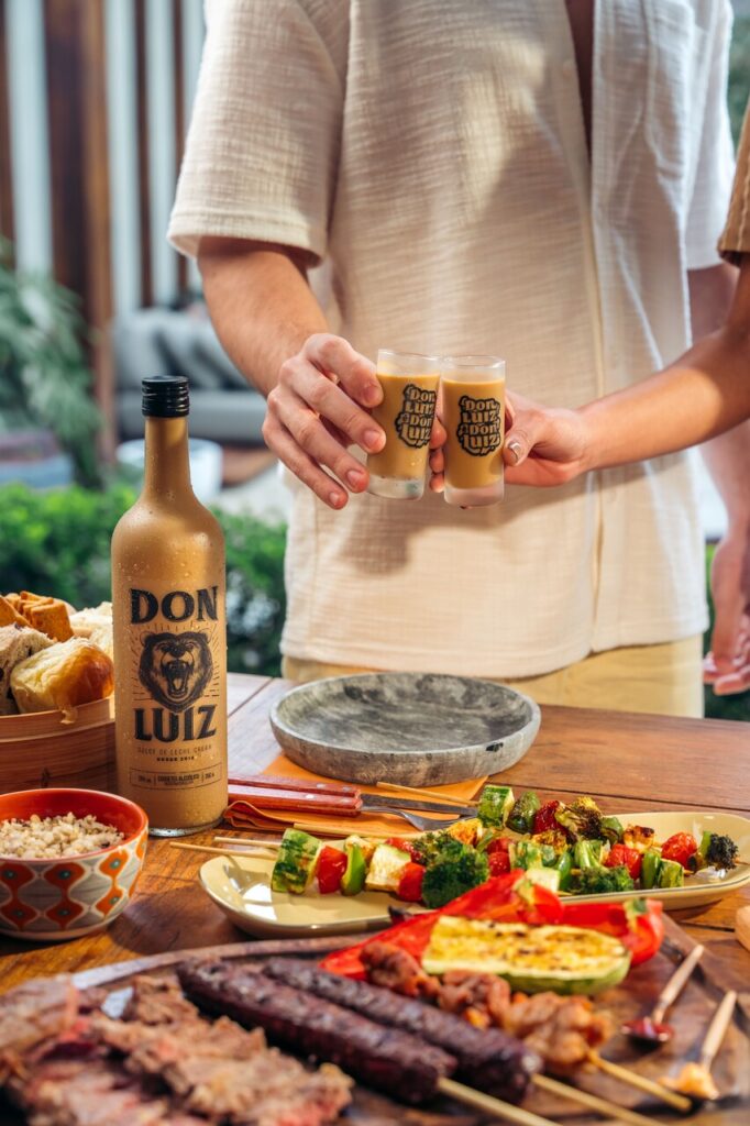 Don Luiz apresenta uma nova harmonização no ritual do churrasco: o shot de doce de leite alcoólico que conversa com a brasa 2 don luiz churrasco media resolucao 3 Easy Resize.com